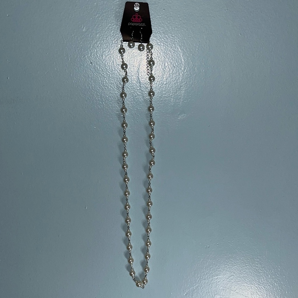 Long elegant pearl necklace. O/S. Comes with the earrings.
